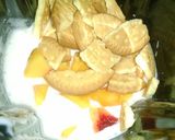 A picture of step 2 of Peach Melba Smothi.