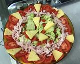 Une image de l'étape 8 de Salade castelfranco aux tomates, jambon blanc et tome de chèvre.