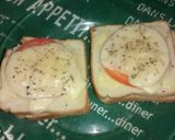 Foto del paso 2 de la receta: Tostados de jamón, queso, tomate y orégano