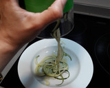 Foto del paso 1 de la receta: Espaguetis de calabacín con pesto de anacardos