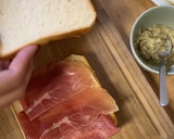 Foto del paso 2 de la receta: Sándwich bikini de jamón, queso y trufa