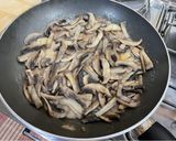 Foto del passaggio 3 della ricetta Scaloppine di seitan ai funghi 🍄 🇺🇦☮️🏳️‍🌈