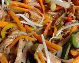 Foto del paso 6 de la receta: Chop Suey de pollo y fideos de arroz 🍜