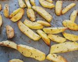 Fokhagymás sertésszűz, sült krumplival, karamellizált hagymával recept fázis 3 fotója