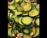 Une image de l'étape 3 de Crumble courgettes champignons oignons en croûte de parmesan aux amandes.