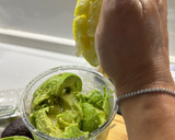 Foto del paso 3 de la receta: Salmorejo de aguacate