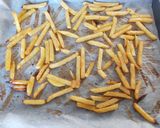 Foto del paso 6 de la receta: Patatas estilo fritas pero al horno