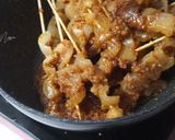 Foto langkah ke 4 dari resep Sate kikil bumbu kacang.
