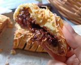 Foto langkah ke 8 dari resep Choco Banana Strudel.