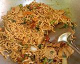 Foto langkah ke 6 dari resep Mie Goreng Tumis.