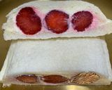 Foto langkah ke 4 dari resep Stroberi Sando (sandwich buah ala Jepang).