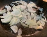 Foto del paso 1 de la receta: Espaguetis integrales con kale y pollo a la trufa🍝