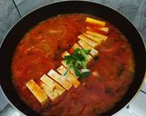 Foto langkah ke 5 dari resep Kimchi Jjigae Korean Stew.