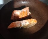 Foto langkah ke 1 dari resep Tuscan salmon pasta.