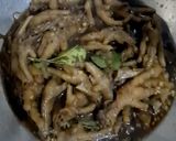 Foto langkah ke 6 dari resep Ceker Empuk Bumbu Iris Kecap.