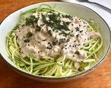 Foto del paso 3 de la receta: Fideos de zapallo italiano con salsa de leche de coco, atún y queso crema