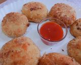 A picture of step 5 of Chicken cheese bread balls recipe.