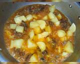 A picture of step 2 of Alo gosht shorba.