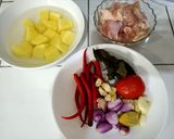Foto langkah ke 1 dari resep Semur Ayam Kentang.