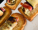 Foto del paso 2 de la receta: Berenjena con jamón sobre tosta con queso de cabra