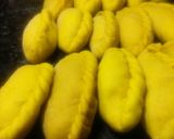 A picture of step 4 of Yellow Gujiya.