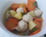 Foto langkah ke 1 dari resep Sup bakso ayam ala mimi Shidqya.
