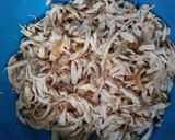 Foto langkah ke 1 dari resep Ayam Suwir Saus Tomat.