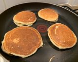 A picture of step 3 of Pancakes.