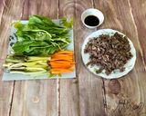 Hình bước làm 2 của món Bò cuốn cải