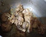 A picture of step 1 of Chicken potato salan.