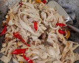 Foto langkah ke 4 dari resep Tumis Jamur Tiram.