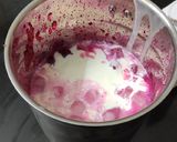 A picture of step 4 of Beetroot smoothie.