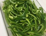 A picture of step 1 of Spaghetti with Bell Peppers.
