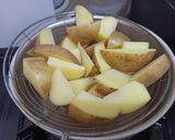 Foto langkah ke 3 dari resep Potato Wedges Panggang Teflon.