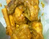 Foto langkah ke 4 dari resep 37. Ayam Goreng Ungkep Bumbu Kuning.