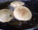 तुरीच्या ओल्या हिरव्या दाण्यांची कणकेच्या कचोरी (turiche herve dananchi kachori recipe in marathi) रेसिपी स्टेप 8 फोटो 