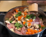 Foto del paso 3 de la receta: Pavo estofado con champiñones
