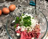 Foto del paso 1 de la receta: Pastel de Carne con Mozzarella, Orejones y Ciruelas Pasas