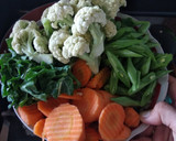 Foto langkah ke 1 dari resep Sayur Bening Bunga Kol Wortel Buncis.
