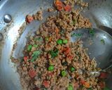 A picture of step 2 of Soya Bhurji.