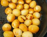 Hình bước làm 2 của món Trứng cút rim nước tương