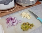 Foto langkah ke 2 dari resep Oseng Cumi Asin.