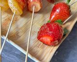 صورة لخطوة 5 من وصفة تانجهولو بالفراولة واليوسفي 🍓🍊 Strawberry & Mandarin Tanghulu