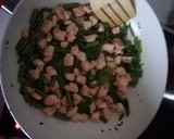 Foto del paso 2 de la receta: Pasta con salmón y espárragos trigueros