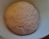 Foto del paso 2 de la receta: Pizza de harina integral y harina común