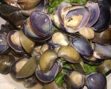 รูปขั้นตอนการทำที่ 4 ของ หอยขวานผัดโหระพา 🐚