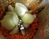 Foto del paso 3 de la receta: Carne magra cerdo en salsa naranja y zanahoria mambo