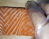 รูปขั้นตอนการทำที่ 1 ของ ข้าวหน้าแซลมอนย่างเกลือ | Salt-grilled Salmon Rice Bowl