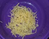 Foto langkah ke 2 dari resep Hash brown simpel 3 bahan sederhana.