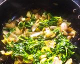 मेथीची भाजी बाजरीची भाकरी (methichi bhaji bajarichi bhakhri recipe in marathi) रेसिपी स्टेप 3 फोटो 